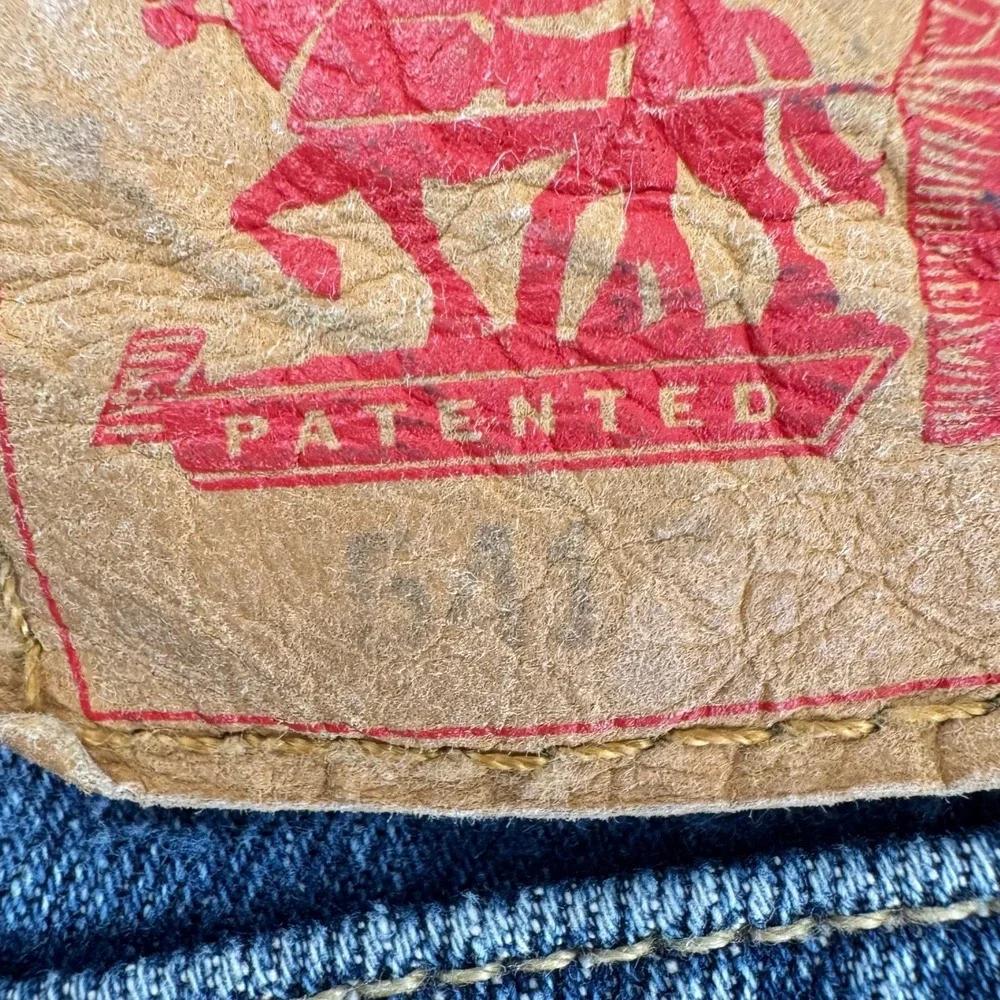 Levis‎ 541 Athletic Taper Mens Jeans 38x30 Blue Denim Medium Wash Distress Fade